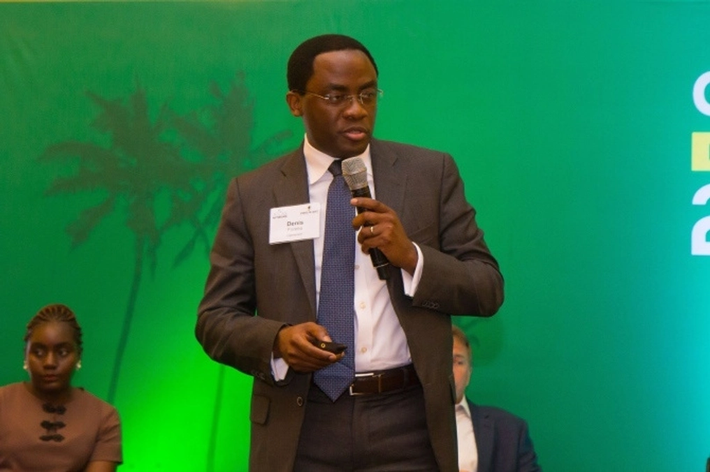 A man speaking on stage at the Students for Liberty Africa event.
