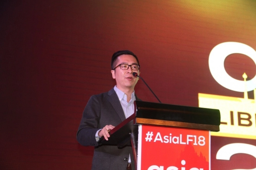 Junjie on stage speaking at the 2018 Asia Liberty Forum.