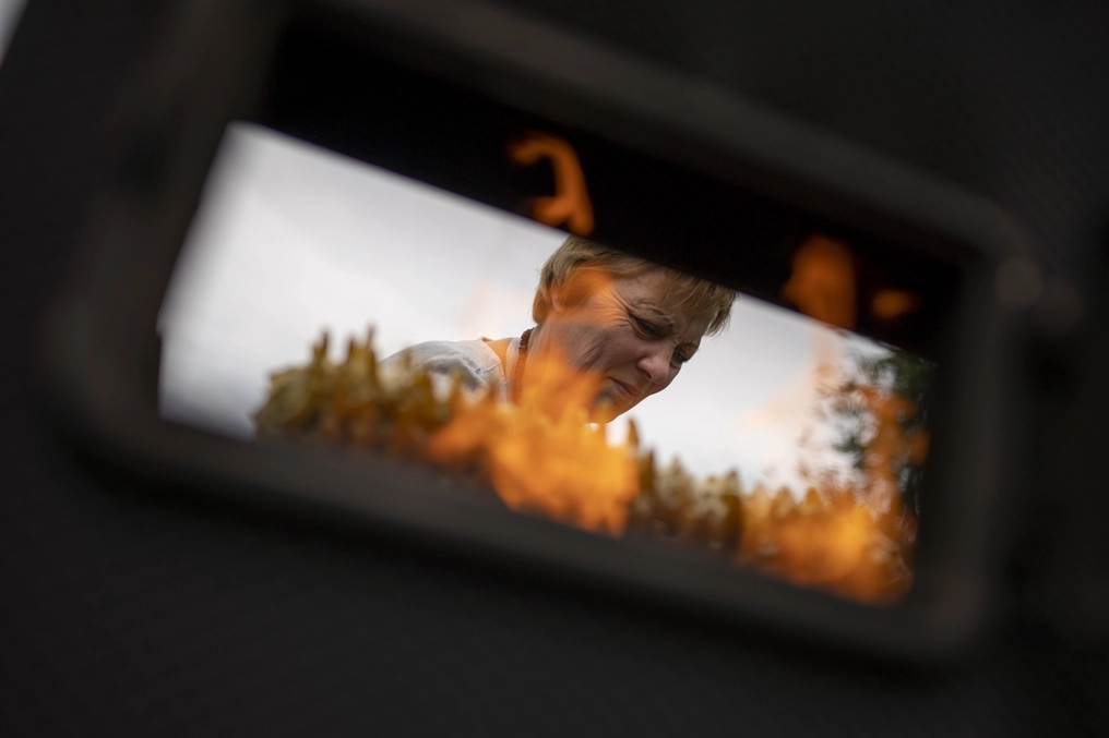 The šakotis cake bakes near an open flame (AtlasNetwork.org Photo/Bernat Parera).
