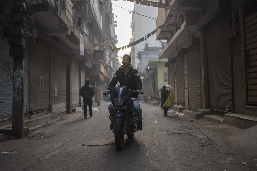 Zubair Ahmed rides his motorcycle to work on a calm Monday morning in Zakir Nagar (AtlasNetwork.org Photo/Bernat Parera).