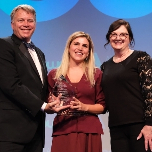 Kristelleaward400x400