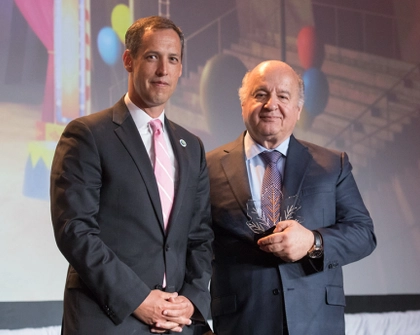 CEI President Kent Lassman (left) presenting Hernando de Soto with the Julian L. Simon Memorial Award